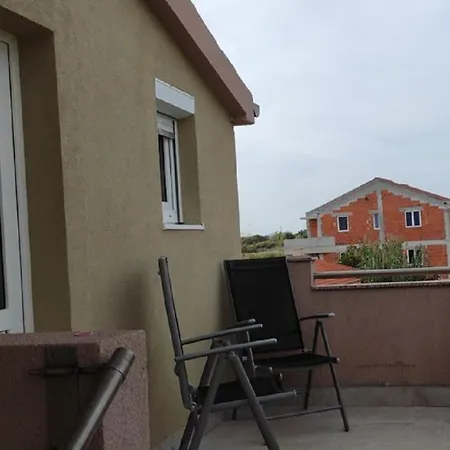Dragi - With Pool 닌